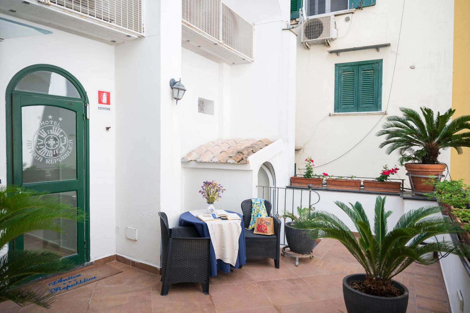 Hotel Antica Repubblica In Amalfi Center At 100Mt From The Sea Экстерьер фото
